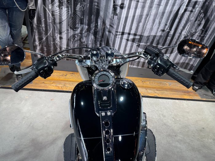 2025 Harley-davidson FLFB FAT BOY (117) Vivid Black