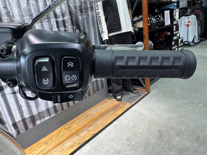 2025 Harley-davidson FLFB FAT BOY (117) Vivid Black