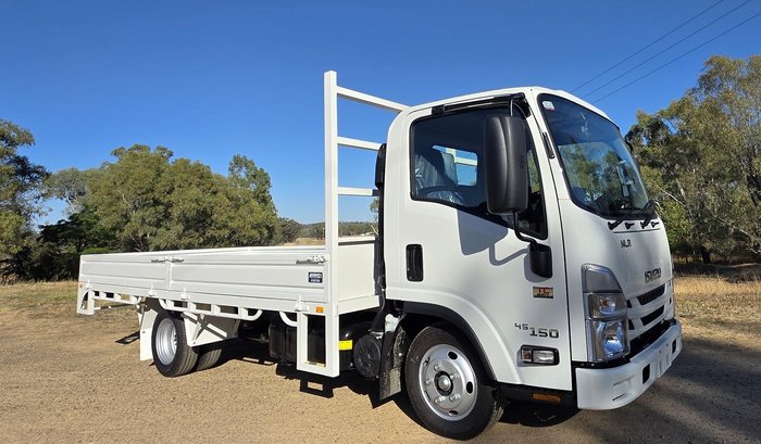 2025 Isuzu Nlr 45-150 Mwb Amt