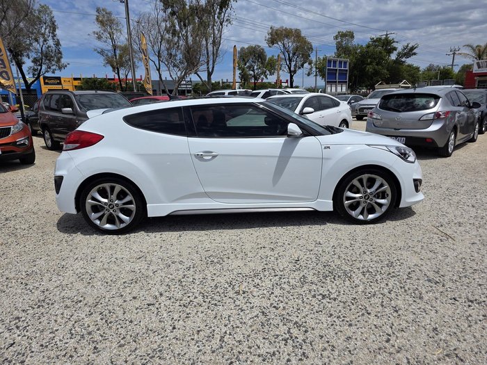 2017 Hyundai Veloster SR Turbo FS5 Series II White Crystal
