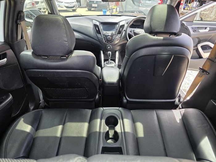 2017 Hyundai Veloster SR Turbo FS5 Series II White Crystal