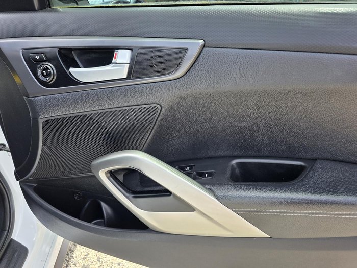 2017 Hyundai Veloster SR Turbo FS5 Series II White Crystal