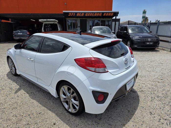 2017 Hyundai Veloster SR Turbo FS5 Series II White Crystal