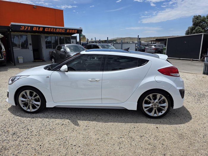 2017 Hyundai Veloster SR Turbo FS5 Series II White Crystal