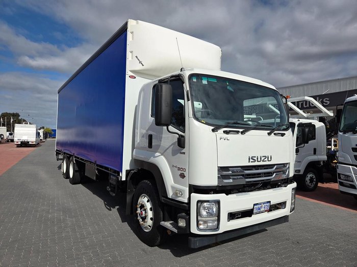 2021 Isuzu Fvl 240-300 Auto 14 Pallet Tautliner/Lift