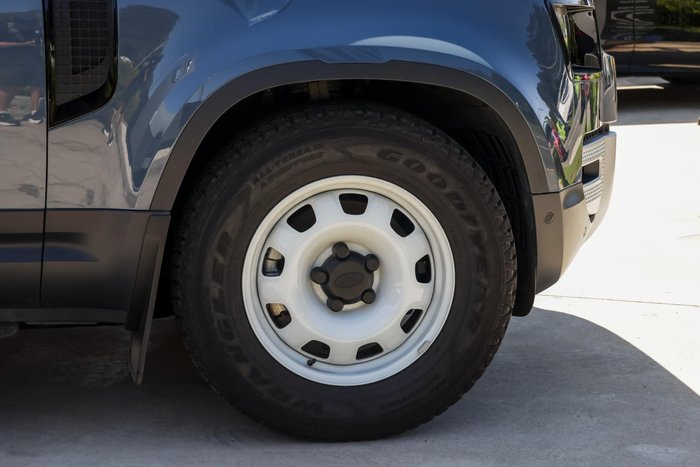 2023 Land Rover Defender 110 P300