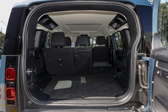 2023 Land Rover Defender 110 P300