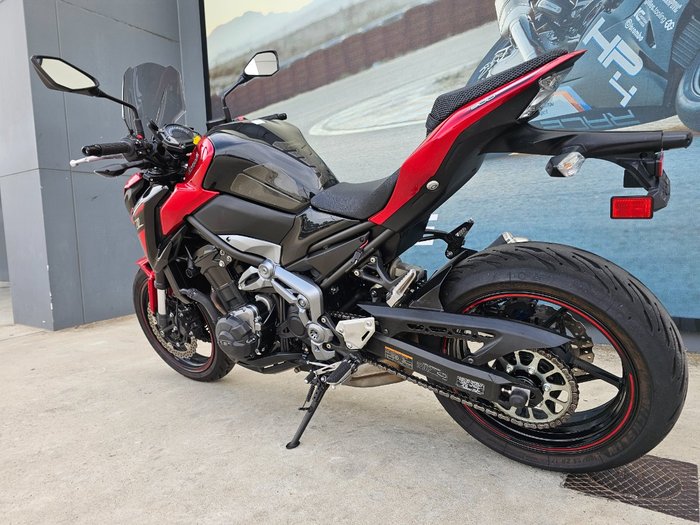 2018 Kawasaki ZR 900 Red