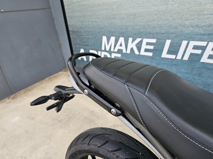 2024 Triumph SPEED 400 Red