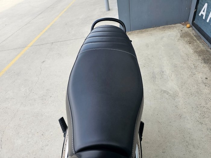 2024 Triumph SPEED 400 Red