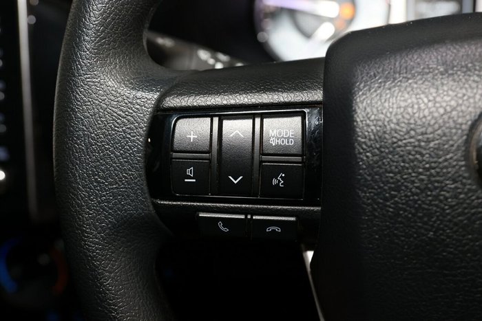 2025 Toyota Hilux SR