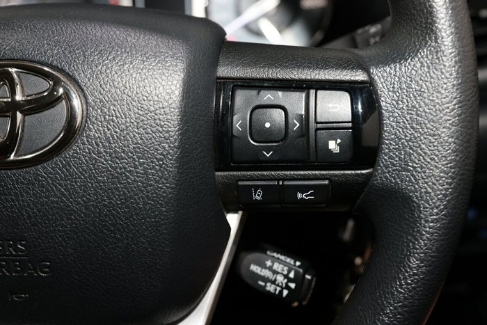 2025 Toyota Hilux SR