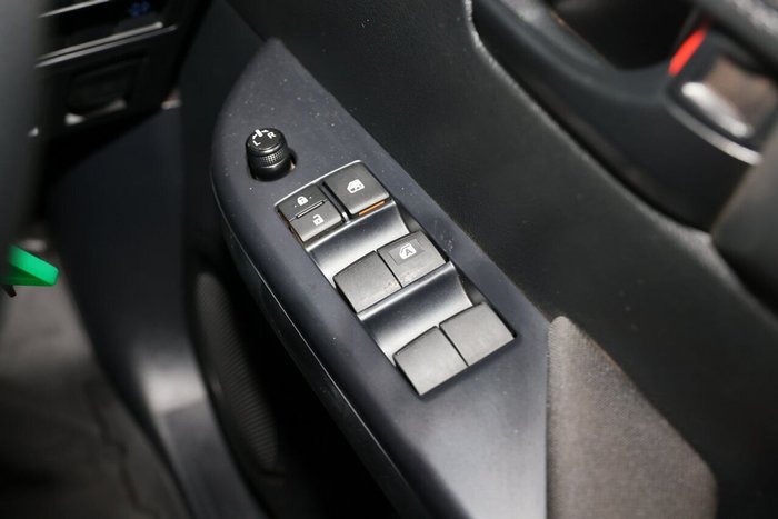 2025 Toyota Hilux SR