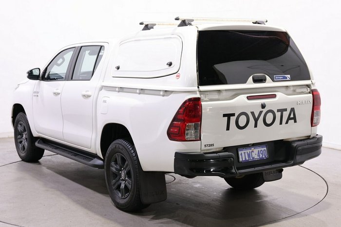 2025 Toyota Hilux SR