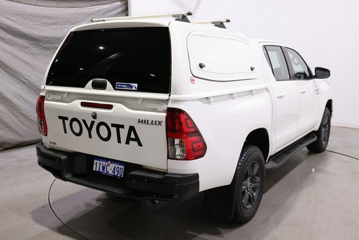 2025 Toyota Hilux SR