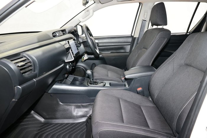 2025 Toyota Hilux SR