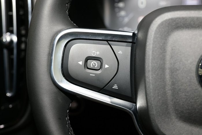 2021 Volvo XC40 T4 Momentum