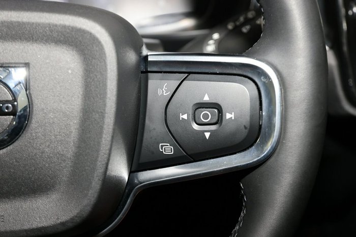 2021 Volvo XC40 T4 Momentum