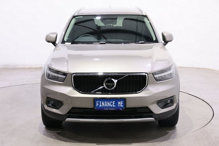2021 Volvo XC40 T4 Momentum