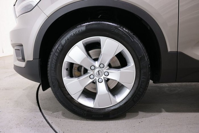 2021 Volvo XC40 T4 Momentum