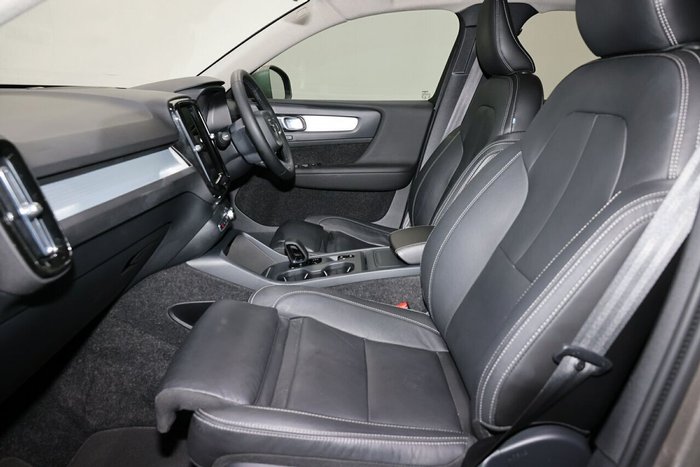 2021 Volvo XC40 T4 Momentum