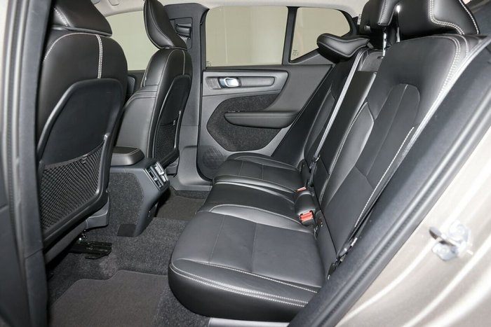 2021 Volvo XC40 T4 Momentum