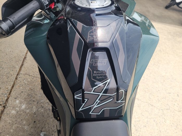 2023 BMW Motorrad S 1000 XR GREEN