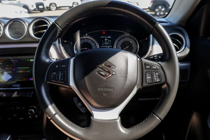 2024 Suzuki Vitara Shadow