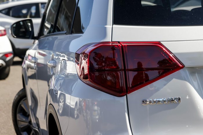 2024 Suzuki Vitara Shadow