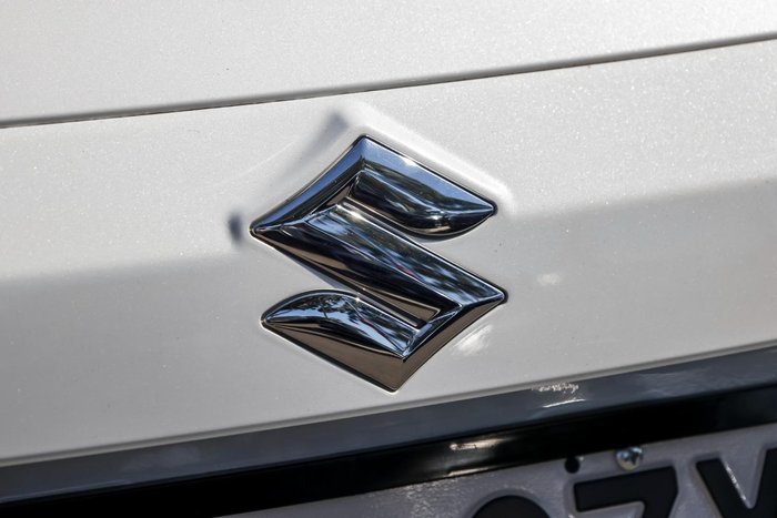 2024 Suzuki Vitara Shadow