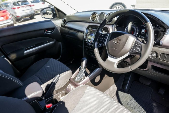 2024 Suzuki Vitara Shadow