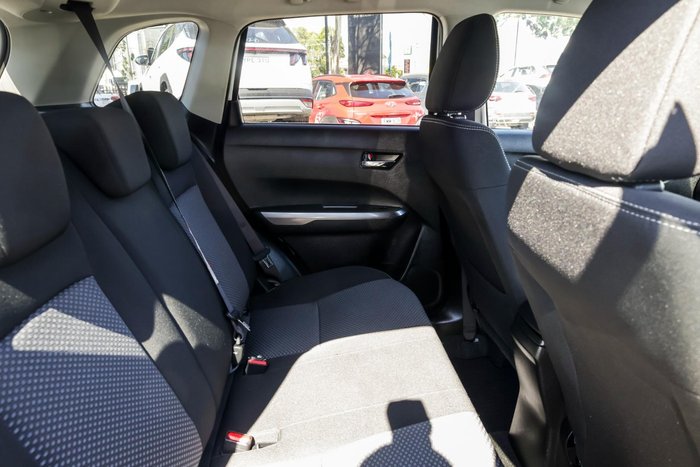 2024 Suzuki Vitara Shadow