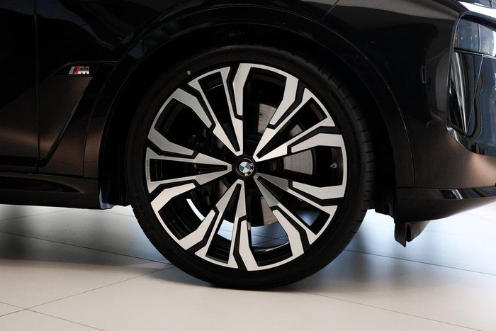2024 BMW X7 M60i