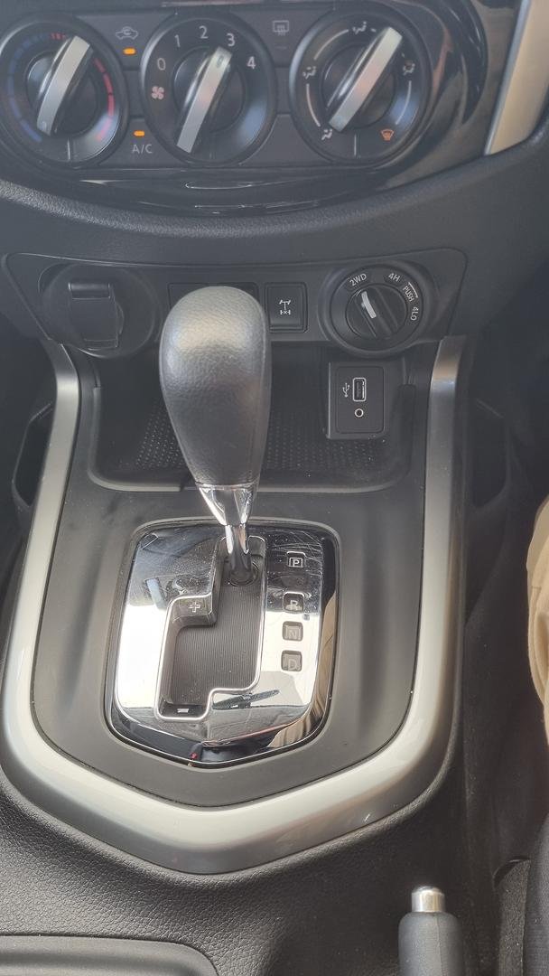 2021 Nissan Navara SL