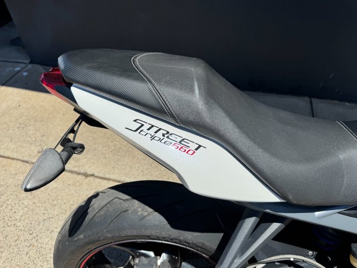 2015 Triumph STREET TRIPLE 660