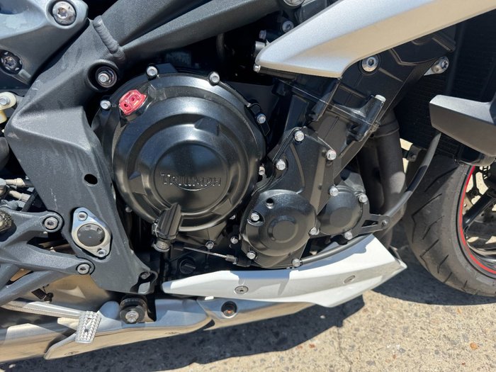 2015 Triumph STREET TRIPLE 660 WHITE