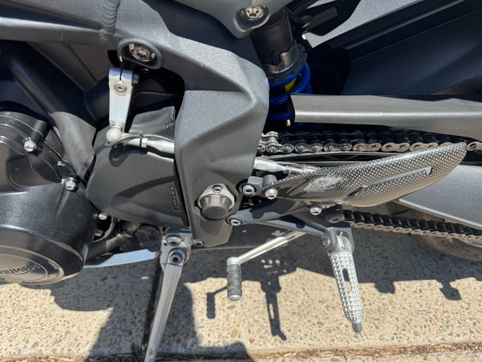 2015 Triumph STREET TRIPLE 660