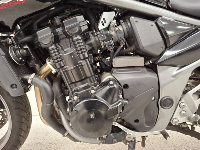 Suzuki 2011 SUZUKI 1250CC GSF1250SLO BANDIT FAIRED Black