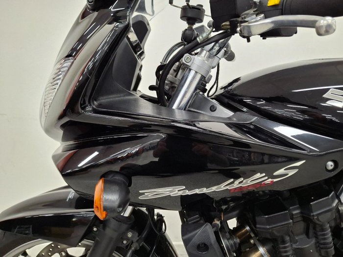 Suzuki 2011 SUZUKI 1250CC GSF1250SLO BANDIT FAIRED Black