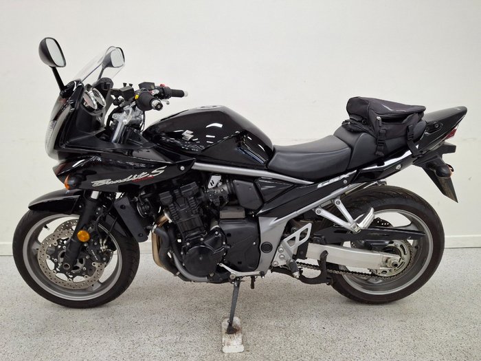 Suzuki 2011 SUZUKI 1250CC GSF1250SLO BANDIT FAIRED Black
