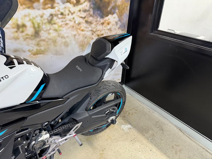 2023 CFMOTO 450 SR ABS WHITE