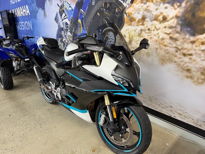 2023 CFMOTO 450 SR ABS WHITE