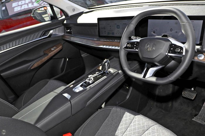 2025 MG QS Excite IS31 MY25 Cashmere Silver