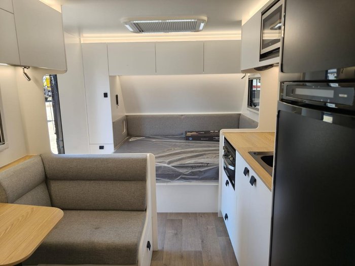 2025 New Age Caravans Manta Ray 15' Escape Mr15e