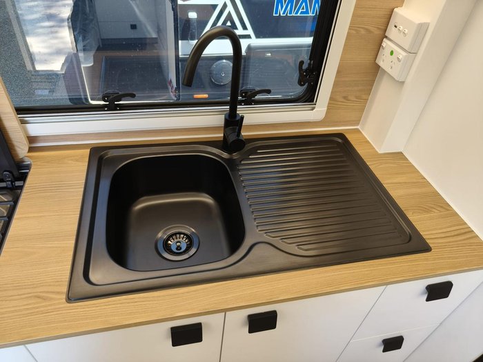 2025 New Age Caravans Manta Ray 15' Escape Mr15e