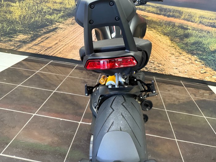 2021 Ducati DIAVEL 1260 S RED BLACK