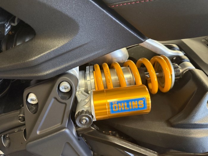 2021 Ducati DIAVEL 1260 S RED BLACK