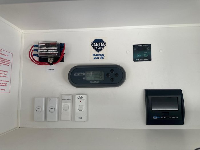 2022 JB Caravans 19'6 Dirt Road Xtreme Rear Door