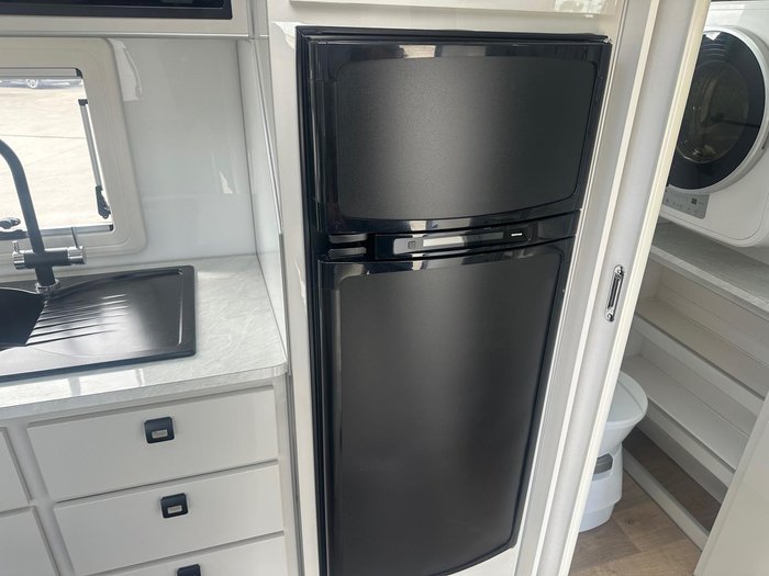 2022 JB Caravans 19'6 Dirt Road Xtreme Rear Door