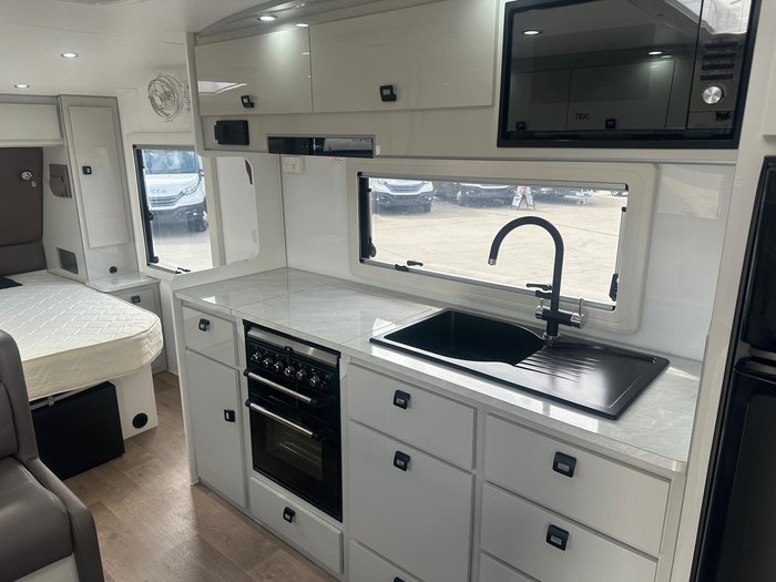 2022 JB Caravans 19'6 Dirt Road Xtreme Rear Door
